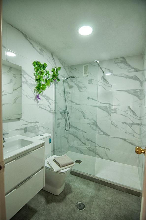 Luminoso Y Fresco Apartamento En 2ª Linea De Playa Fuengirola Eksteriør billede